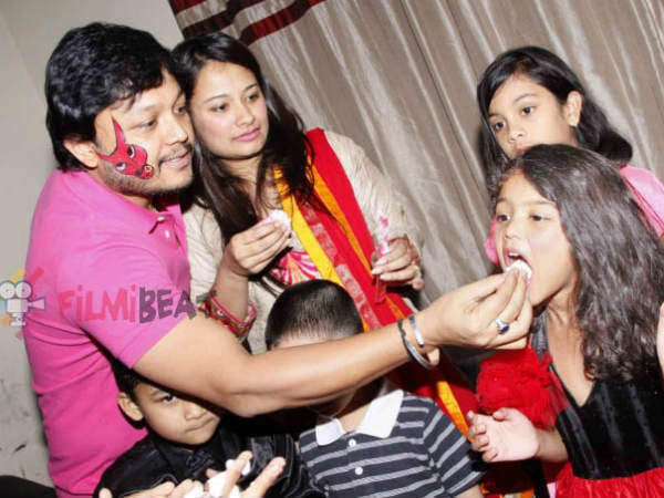 Ganesh daughter Charitriya to make sandalwood debut through 'Chamak' Ganesh daughter Charitriya to make sandalwood debut through 'Chamak'