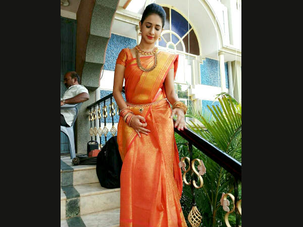 ಮೊದಲ ಬಾರಿಗೆ ಮದುಮಗಳು ಮೊದಲ ಬಾರಿಗೆ ಮದುಮಗಳು