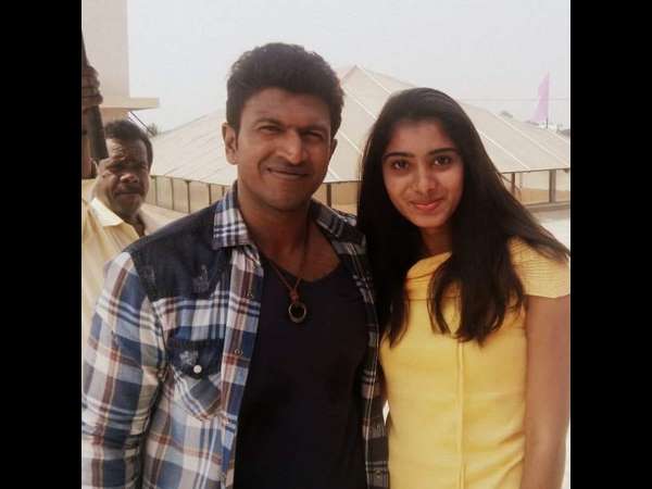 ಅಪ್ಪುಗೆ 'ದೊಡ್ಡ' ಅಭಿಮಾನಿ 