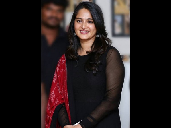 ಅನುಷ್ಕಾ ಎಲ್ಲೇ ಸಿಕ್ಕರೂ ಈ ಪ್ರಶ್ನೆ ಖಾಯಂ ಅನುಷ್ಕಾ ಎಲ್ಲೇ ಸಿಕ್ಕರೂ ಈ ಪ್ರಶ್ನೆ ಖಾಯಂ