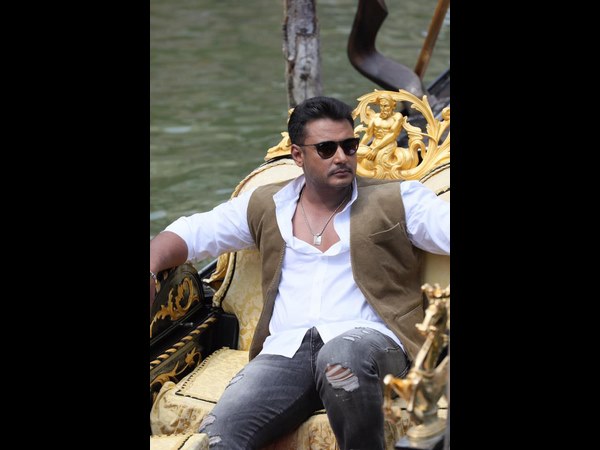 3 ಚಿತ್ರಗಳು ಕಾಯುತ್ತೀವೆ