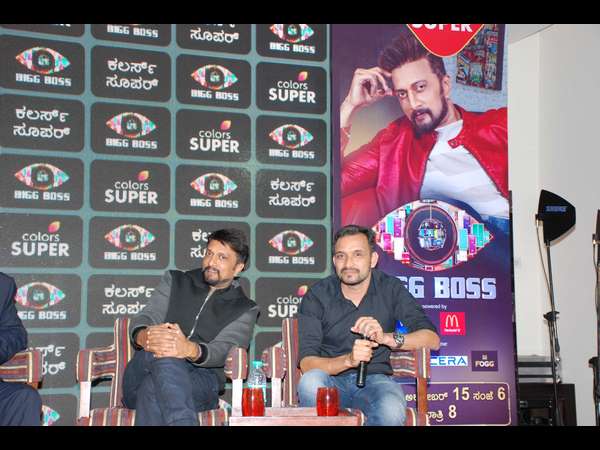 ಸೀಕ್ರೆಟ್ ರೂಮ್ ಗೆ ಹೋಗುವಾಗ...