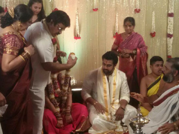 ಆಪ್ತರು ಭಾಗಿ 