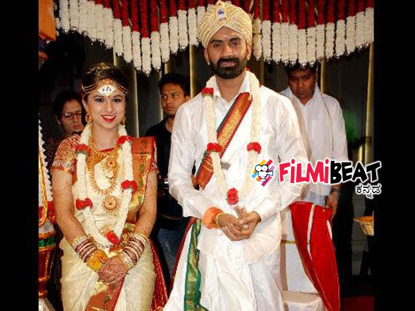 ಯೋಗಿ ವೆಡ್ಸ್ ಸಾಹಿತ್ಯ 