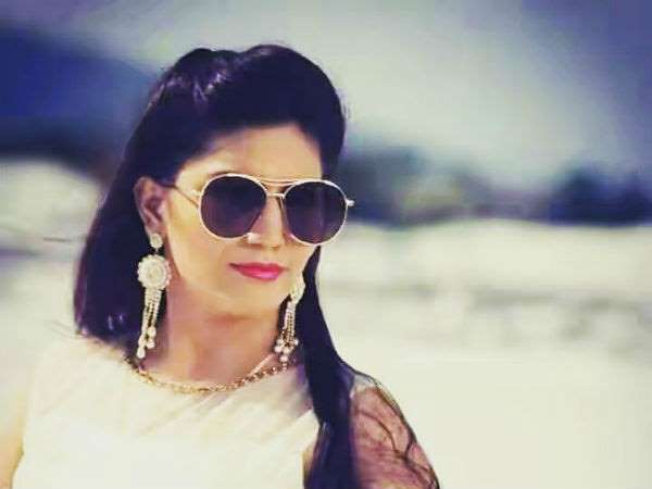 ಐಟಂ ಗರ್ಲ್ ಆದ ಸಪ್ನಾ ಚೌಧರಿ ಐಟಂ ಗರ್ಲ್ ಆದ ಸಪ್ನಾ ಚೌಧರಿ