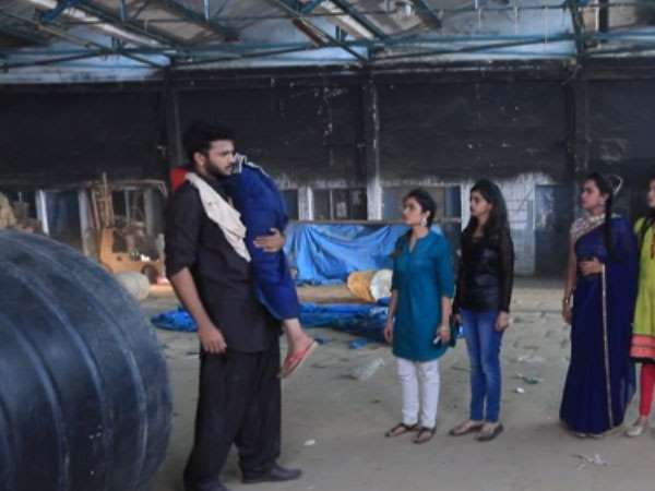 ಪೋಲೀಸ್ ಹುಡುಕುತ್ತಿದ್ದರು 