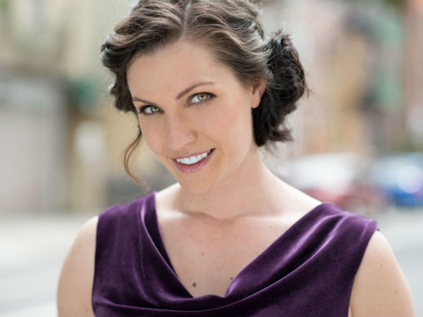 ರಂಗಭೂಮಿ ಕಲಾವಿದೆ