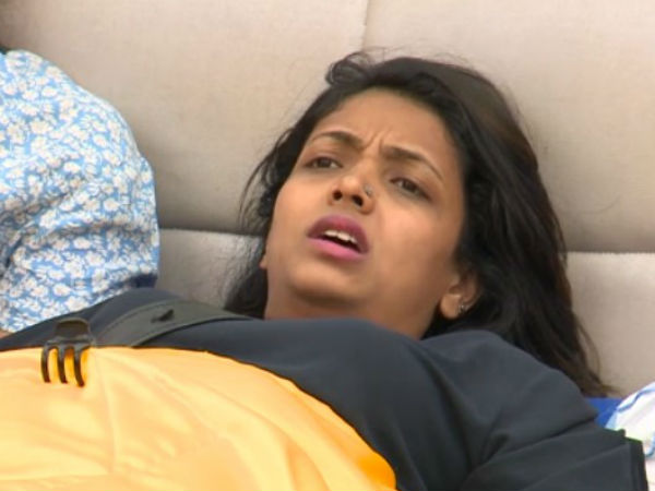 ರಿಯಾಝ್ ಹಣ್ಣು ಹಂಚಿದಾಗ....