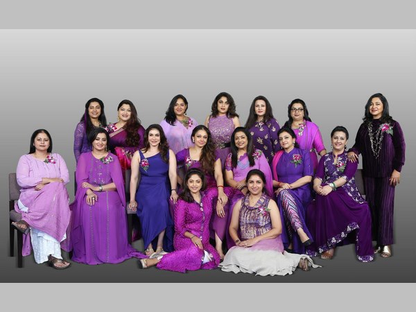 ನೀಲಿ ಬಣ್ಣದಲ್ಲಿ ಮಿಂಚಿದ ತಾರೆಯರು