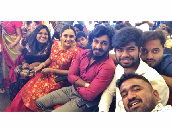 ಅಣ್ಣನ 'ಎಂಗೆಂಜ್ ಮೆಂಟ್' ನಲ್ಲಿ ಸಹೋದರರು ಅಣ್ಣನ 'ಎಂಗೆಂಜ್ ಮೆಂಟ್' ನಲ್ಲಿ ಸಹೋದರರು