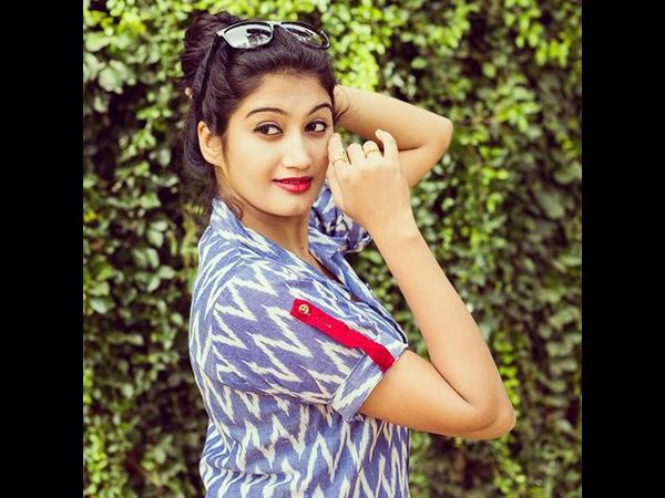 ಫ್ಯಾಷನ್ ಡಿಸೈನರ್ ಅಪೇಕ್ಷಾ ಪುರೋಹಿತ್ 