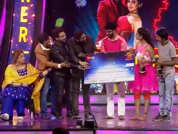 10 ಲಕ್ಷ ರೂಪಾಯಿ ಬಹುಮಾನ 10 ಲಕ್ಷ ರೂಪಾಯಿ ಬಹುಮಾನ