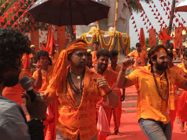 ಹನುಮಾನ್ ಚಾಲೀಸಕ್ಕೆ ಡ್ಯಾನ್ಸ್ ಹನುಮಾನ್ ಚಾಲೀಸಕ್ಕೆ ಡ್ಯಾನ್ಸ್