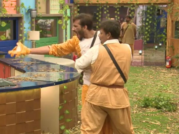 ಕೋತಿ ಬಲೆಗೆ ಬೀಳುವಾಗ...