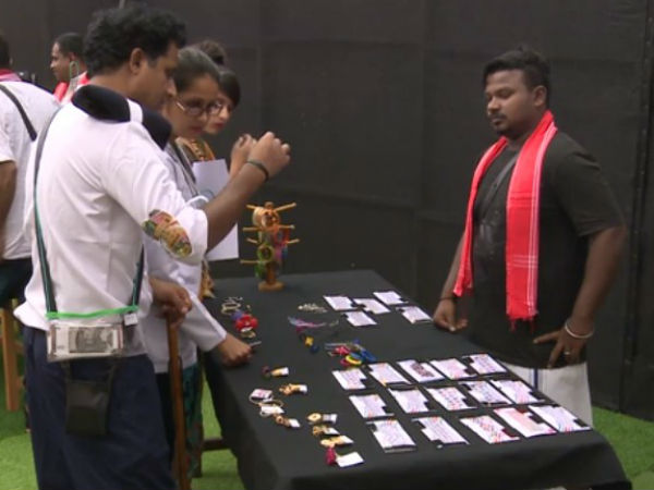 Bigg Boss Kannada 5: Week 7: Riyaz gifts ear rings to all female contestants Bigg Boss Kannada 5: Week 7: Riyaz gifts ear rings to all female contestants