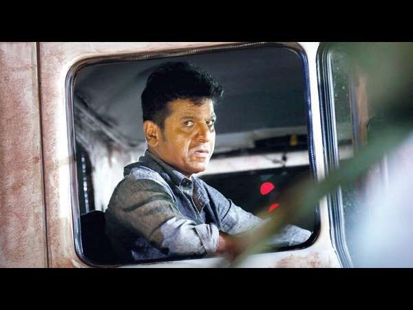 ಹೊಸಪೇಟೆ ಅಭಿಮಾನಿಗಳಿಗೆ ಸಂಭ್ರಮ 