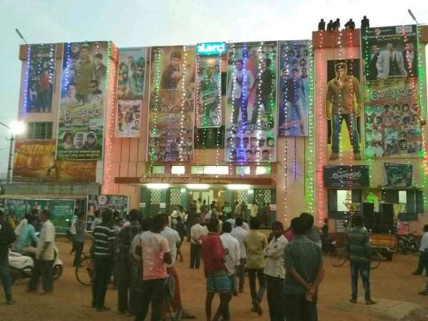 ಕಿಡಿಗೇಡಿಗಳ ಕೃತ್ಯ ಕಿಡಿಗೇಡಿಗಳ ಕೃತ್ಯ