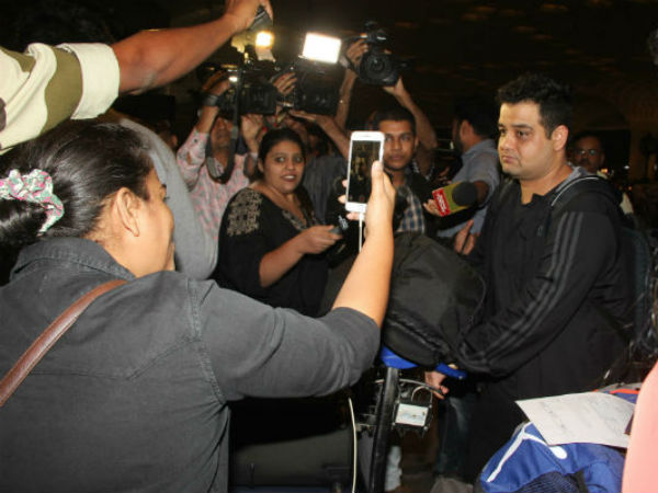 Actress Anushka Sharma was spotted in Mumbai airport