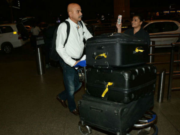 Actress Anushka Sharma was spotted in Mumbai airport