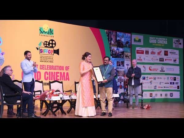 raveena tandon integrate smile international film festival raveena tandon integrate smile international film festival