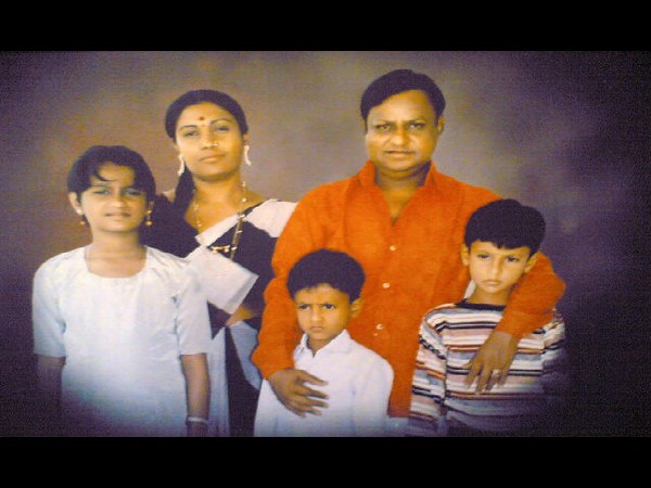 ನಿಷ್ಕಳಂಕವಾಗಿ ಪ್ರೀತಿ ಮಾಡುತ್ತಿದ್ದ ಶ್ರೀನಿವಾಸ್ ನಿಷ್ಕಳಂಕವಾಗಿ ಪ್ರೀತಿ ಮಾಡುತ್ತಿದ್ದ ಶ್ರೀನಿವಾಸ್