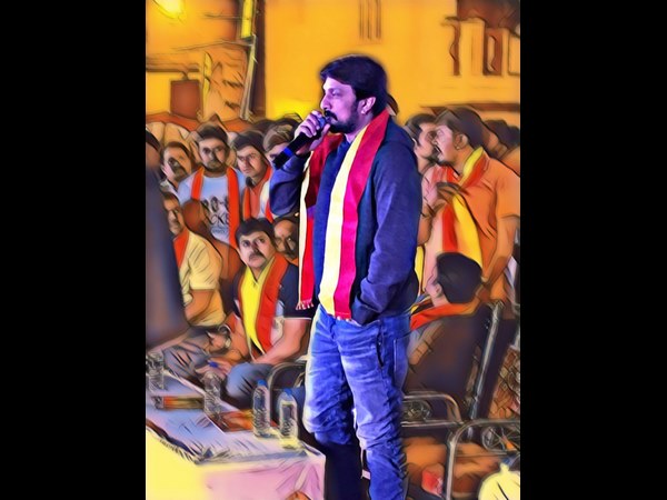 ರಾಜಕೀಯ ಪ್ರವೇಶ ಮಾಡದಿರಲು ಒತ್ತಾಯ ರಾಜಕೀಯ ಪ್ರವೇಶ ಮಾಡದಿರಲು ಒತ್ತಾಯ