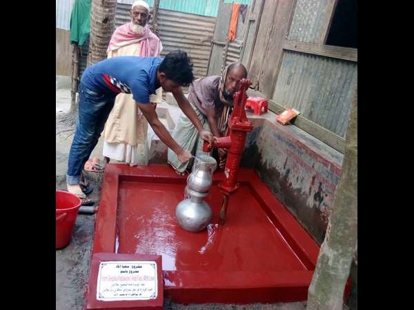 Deepika padukone fans build a well for her birthday