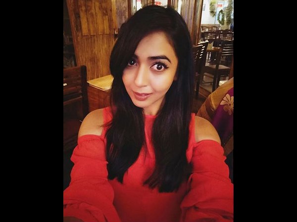 ರೆವಲ್ಯೂಷನ್ ಮಾಡುತ್ತಿರುವ ಹಿತಾ 