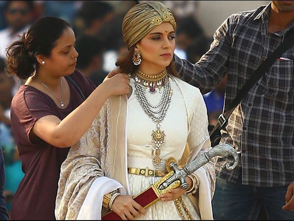 ರಾಣಿ ಲಕ್ಷ್ಮೀ ಬಾಯಿಗೆ ನಿಂದನೆ 