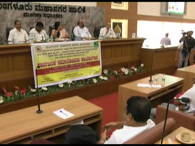 ಸಭೆಯಲ್ಲಿ ಕೋಲಾಹಲ ಸಭೆಯಲ್ಲಿ ಕೋಲಾಹಲ