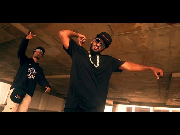 ಹಾಡಲ್ಲಿ ಅಂಥದ್ದೇನಿದೆ.?