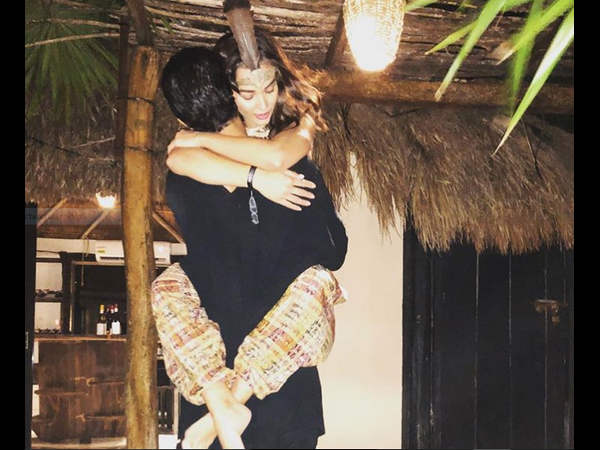 ಆಮಿ ಫ್ರೊಫೈಲ್ ನಲ್ಲಿ ಜಾರ್ಜ್