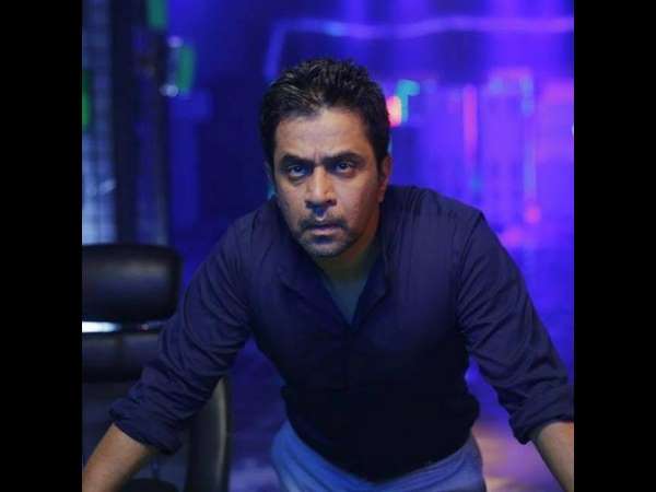 ಒಬ್ಬರೂ ಬರೆಯುವುದು ವಿಮರ್ಶೆ ಅಲ್ಲ