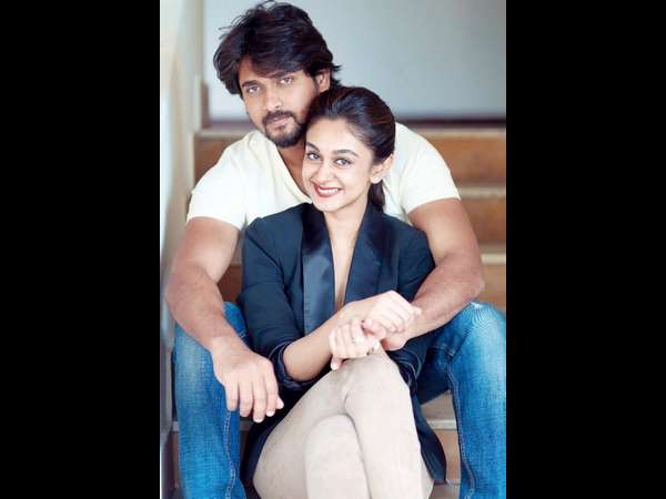 Sudeep Watching Prema Baraha Sudeep Watching Prema Baraha