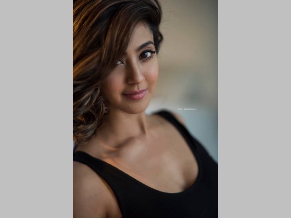 ಐಂದ್ರಿತಾ ನೀಳ ಕೇಶಕ್ಕೆ ಕತ್ತರಿ 