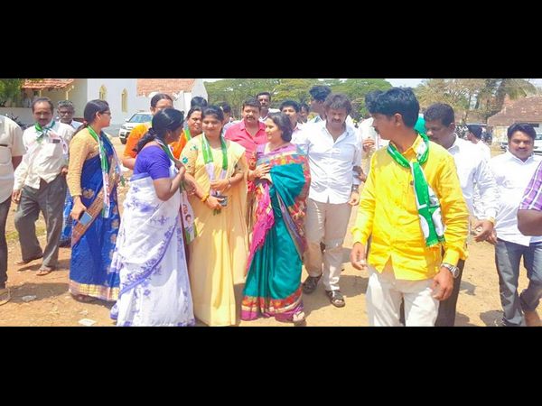 Geetha Shivraj Kumar is campaigning for the JDS party,