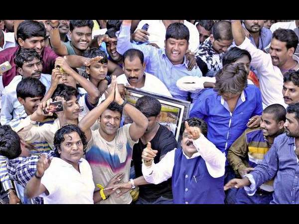 ಅಭಿಮಾನಿಗಳು ಟಾಟ್ಯೂ ಹಾಕಿಸಿಕೊಳ್ಳುವುದು, ಹೇರ್ ಕಟ್ ಮಾಡಿಸಿಕೊಳ್ಳುವುದು ಹೆಚ್ಚಾಗಿದೆ. ಅವರನ್ನ ನೋಡಿದಾಗ ಹೇಗನ್ನಿಸುತ್ತೆ? 