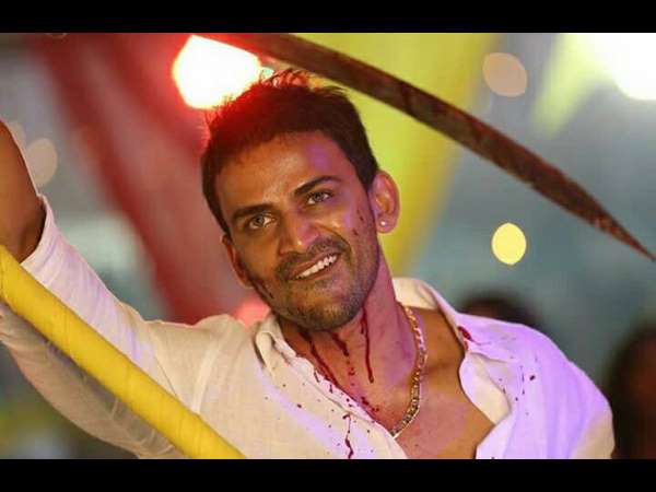 ಉಡುಗೊರೆಯಾಗಿ ಹಣ ನೀಡಿದ ಪ್ರೇಕ್ಷಕ 