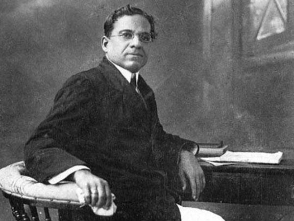 ಮೊದಲು ಮನೆ ಗೋಡೆ ಮೇಲೆ ಚಿತ್ರ ಪ್ರದರ್ಶಿಸಿದರು ಮೊದಲು ಮನೆ ಗೋಡೆ ಮೇಲೆ ಚಿತ್ರ ಪ್ರದರ್ಶಿಸಿದರು