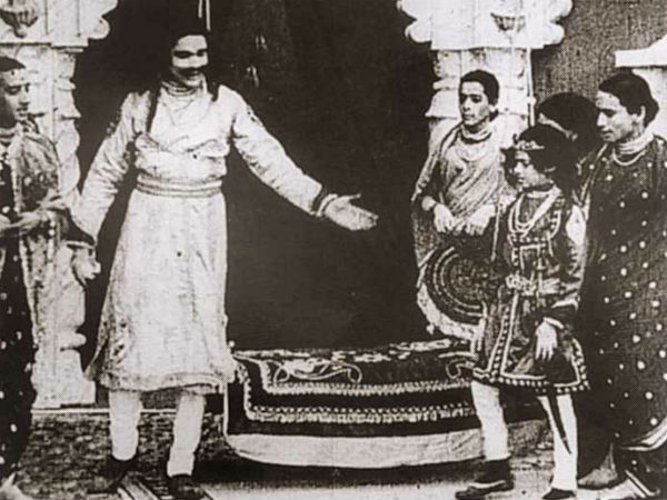 ಪತ್ನಿಯ ಒಡವೆಗಳನ್ನು ಅಡವಿಟ್ಟು ಸಿನಿಮಾ ಮಾಡಿದರು ಪತ್ನಿಯ ಒಡವೆಗಳನ್ನು ಅಡವಿಟ್ಟು ಸಿನಿಮಾ ಮಾಡಿದರು