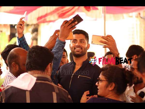 'ಅಮರ್' ಚಿತ್ರದಲ್ಲಿ ಸೂಪರ್ ಸ್ಟಾರ್ ಗಳು 'ಅಮರ್' ಚಿತ್ರದಲ್ಲಿ ಸೂಪರ್ ಸ್ಟಾರ್ ಗಳು