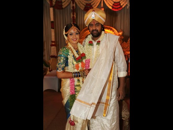 ಹಿಂದೂ ಸಂಪ್ರದಾಯದಂತೆ ಮದುವೆ 