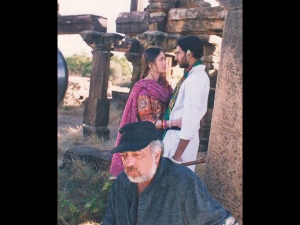 Kareena Kapoor felt awkward while shooting her first romantic scene