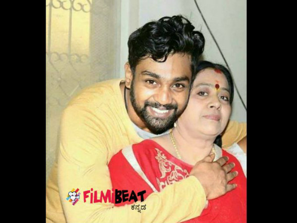 ಅಮ್ಮಾಜಿ ಅವರ ಹಾರೈಕೆಯಲ್ಲಿ ಧ್ರುವ ಸುಖಿ ಅಮ್ಮಾಜಿ ಅವರ ಹಾರೈಕೆಯಲ್ಲಿ ಧ್ರುವ ಸುಖಿ