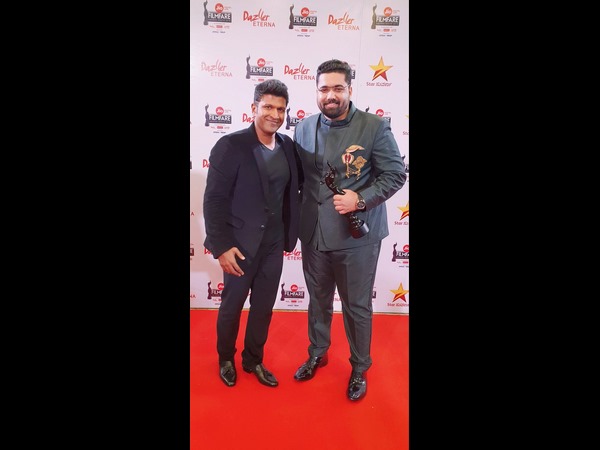  Tarun Sudhir and Puneeth Rajkumar aged Filmfare Award together