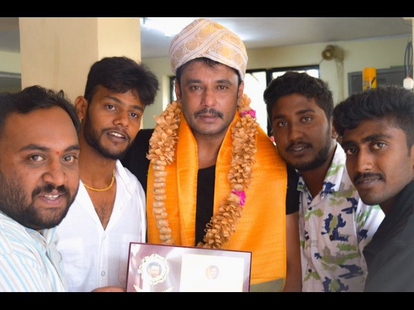 actor darshan get new title from his fans.