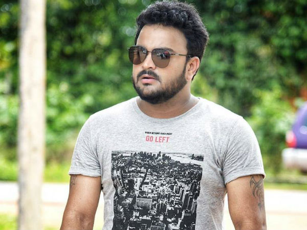 ಗುಟ್ಟನ್ನು ರಟ್ಟು ಮಾಡಿದ ಜೋಡಿ ಗುಟ್ಟನ್ನು ರಟ್ಟು ಮಾಡಿದ ಜೋಡಿ