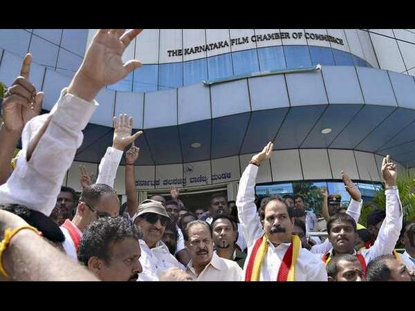 ಡಬ್ಬಿಂಗ್ ಬೇಕು ಎಂದ ರಾಜಕೀಯ ಗಣ್ಯರು 