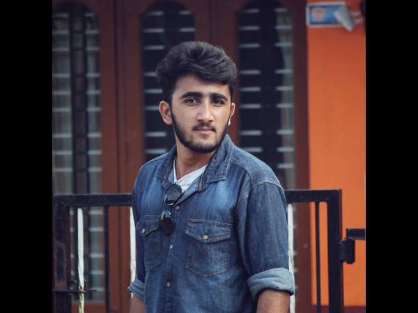 ಸುಮ್ಮನೆ ಏನೇನೋ ಬರೆಯುತ್ತಿದೆ ಸುಮ್ಮನೆ ಏನೇನೋ ಬರೆಯುತ್ತಿದೆ