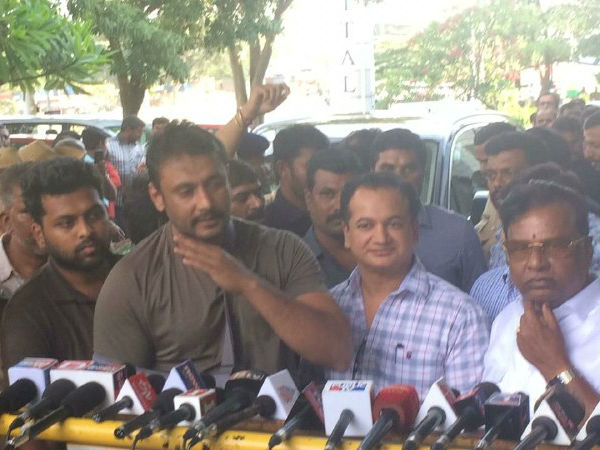 ಕಂಬ ಬೀಳಿಸಿದ್ದು ನಾವಲ್ಲ